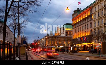 Opernring e Vienna state Opera a Vienna Foto Stock