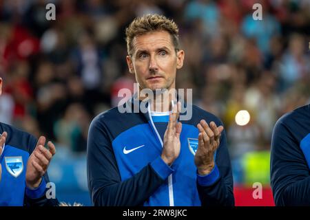 Lubiana, Slovenia. 15 settembre 2023. Miroslav Klose viene visto durante la partita di calcio di beneficenza Football Stars for Flood Victims in Slovenia. Le star del calcio si sono riunite allo Stadio Stozice per una partita di calcio di beneficenza per le vittime delle inondazioni in Slovenia. Le stelle erano divise in due squadre: Blu e rossa. Il punteggio finale è stato di 1:1 e dopo di che sono andati in rigore. La squadra blu ha vinto con un punteggio di 4:3. Il gioco ha raccolto circa 3, 5 milioni di euro per le vittime delle inondazioni. (Foto di Andrej Tarfila/SOPA Images/Sipa USA) credito: SIPA USA/Alamy Live News Foto Stock