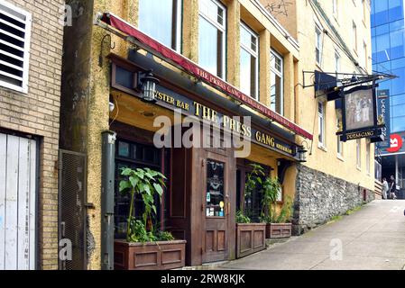 Halifax, Canada - 2 agosto 2023: L'edificio del Press Gang Restaurant and Oyster Bar è una delle più antiche strutture storiche in pietra della città, risalente al passato Foto Stock