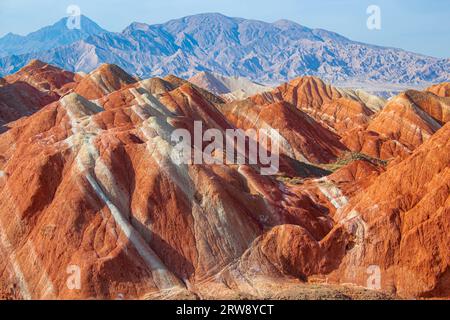 Colourful Hills Scenic Area di Zhangye National Geopark (Zhangye Danxia). La Danxia è un paesaggio famoso a Zhangye, Gansu, Cina. Foto al tramonto Foto Stock