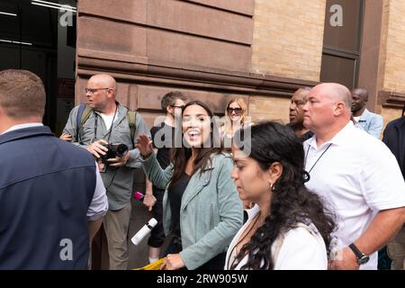 New York, New York, USA. 17 settembre 2023. NEW York, NEW YORK: La modella ARIELA SOARES di Parigi, Francia, posa per le foto davanti alla NYFW allo Spring Studios di New York martedì 12 settembre 2023. (Immagine di credito: © Brian Branch Price/ZUMA Press Wire) SOLO USO EDITORIALE! Non per USO commerciale! Foto Stock