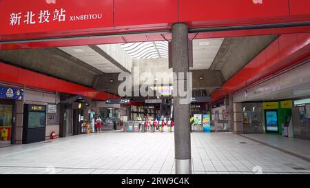 L'interno della stazione della metropolitana di Xinbeitou. La stazione è nota per essere la più vicina alle sorgenti termali di Beitou Foto Stock