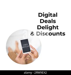 Offerte digitali delizie e sconti testo e uomo caucasico con cyber monday sullo schermo dello smartphone Foto Stock