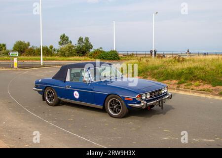 Anni settanta del 1974 70 Delft Blue Triumph Stag 2997cc all'Ocean Speed Revival Southport Sprint su Marine Drive. Classico e veloce su una strada pubblica chiusa Coastal Road storico campo da sprint, Merseyside, Regno Unito Foto Stock