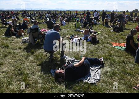 Mosnov, Repubblica Ceca. 16 settembre 2023. Primo giorno dei giorni NATO a Ostrava e Czech Air Force Days, il più grande evento di sicurezza in Europa all'aeroporto di Mosnov, Repubblica Ceca, 16 settembre 2023. Visitatori illustrati. Crediti: Jaroslav Ozana/CTK Photo/Alamy Live News Foto Stock