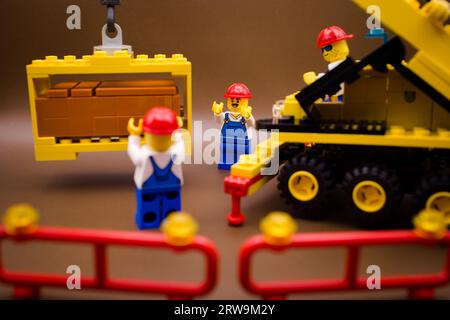 Azienda di trasloco che gestisce cose enormi Foto Stock