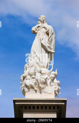 Vergine dell'Immacolata Concezione del 1918 di Lorenzo Coullaut Valera, monumento in Plaza del Triunfo a Siviglia, Andalusia, Spagna Foto Stock