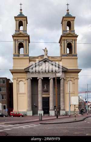 Chiesa neoclassica di Moses e Aaron (olandese: Mozes en Aaronkerk) ad Amsterdam, Paesi Bassi Foto Stock