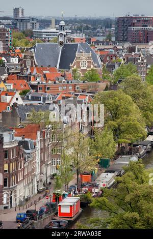 Paesaggio urbano della città di Amsterdam, vista dall'alto, via Prinsengracht e canale al primo piano, Olanda, Paesi Bassi Foto Stock