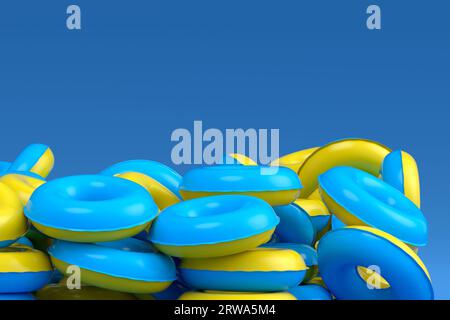 Pila di anelli gonfiabili per piscina isolata su sfondo blu. rappresentazione 3d del concetto e delle vacanze estive Foto Stock