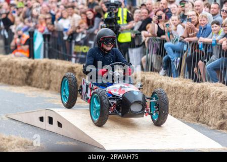 Colchester Soapbox Rally. Sapbox derby Gravity Racing nella High Street di Colchester, Essex, Regno Unito. Partecipante 04 Mark Wendon, nel Fordham Flyer Foto Stock