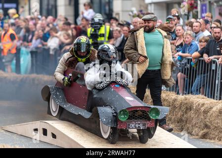 Colchester Soapbox Rally. Sapbox derby Gravity Racing nella High Street di Colchester, Essex, Regno Unito. Partecipante 08, 101 Black Kats Foto Stock