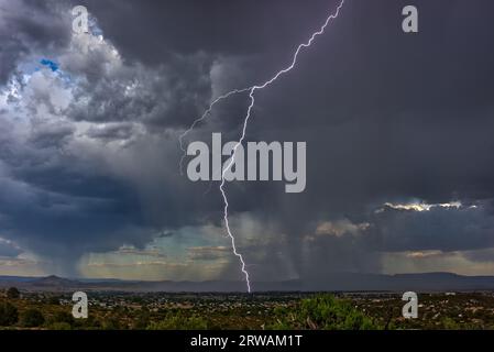 Tempesta di fulmini sulla Chino Valley durante la stagione dei monsoni, Arizona, USA Foto Stock