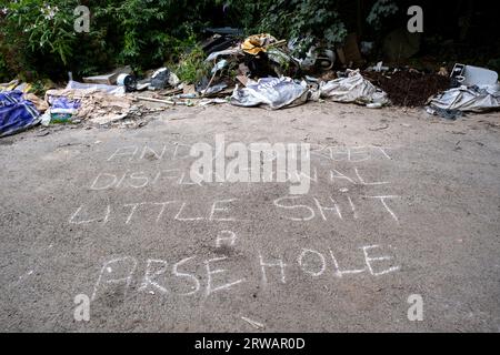 NOTA REDATTORI: L'immagine contiene un messaggio profanativo contro il sindaco delle West Midlands Andy Street l'11 agosto 2023 a Dudley, Regno Unito. Foto Stock