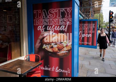 Il 14 agosto 2023 a Londra, Regno Unito, il Frankie & Bennys offre cibo di qualità. Frankie & Bennys è una catena di ristoranti a tema italo-americano nel Regno Unito gestiti dal Restaurant Group. Foto Stock