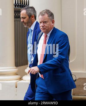 David Frost, Barone Frost, funzionario pubblico e Diplomat lasciano l'Istituto di governo dopo aver ascoltato un discorso dell'ex primo ministro Liz Truss. Foto Stock