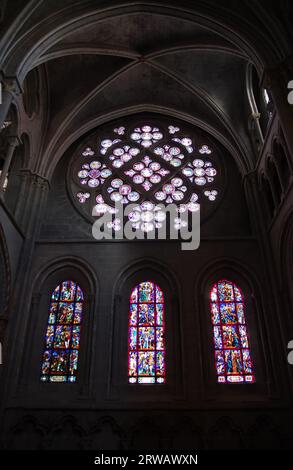 LOSANNA, SVIZZERA - 5 AGOSTO 2023: Il rosone di 8,05 metri di diametro nella cattedrale di Notre Dame è considerato uno dei rosoni più significativi Foto Stock