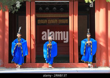 Pechino, Cina, 5 ottobre 2019: Dacheng rituale e performance musicale del Tempio di Confucio a Pechino. Foto Stock