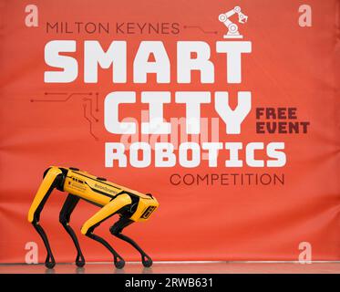 SOLO EDITORIALE individua il robot al centro:mk per la "Milton Keynes Smart City Robotics Competition", organizzata dalla European Robotics League in collaborazione con Center:mk e Milton Keynes Council. Data immagine: Lunedì 18 settembre 2023. Foto Stock