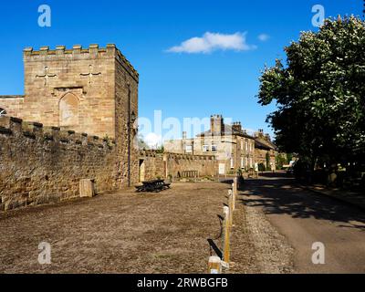 Case lungo la Nidderdale Way entrando nel Ripley Village Nidderdale North Yorkshire Inghilterra Foto Stock