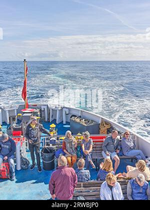 Passeggeri a bordo del traghetto Scillonian III durante l'attraversamento dell'Oceano Atlantico da Penzance a St Mary's, Isole Scilly. Foto Stock