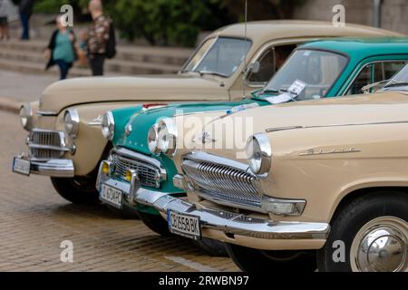 Sofia, Bulgaria - 17 settembre 2023: Parata retrospettiva autunnale di auto d'epoca o d'epoca, auto retrospettiva Foto Stock