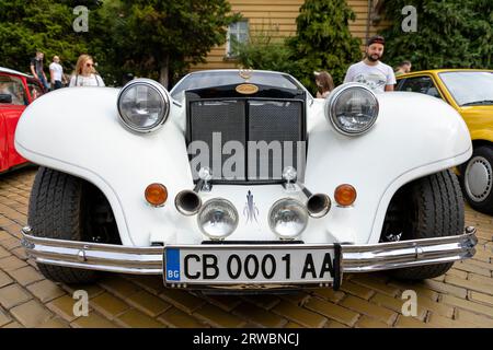 Sofia, Bulgaria - 17 settembre 2023: Parata retrospettiva autunnale di auto d'epoca o d'epoca, auto retrospettiva Foto Stock