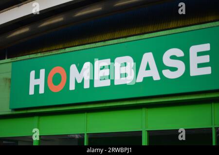 Home base fai-da-te e negozio di giardinaggio insegna UK Foto Stock