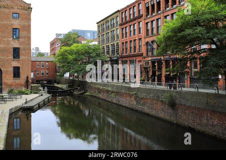 Vista lungo Canal Street, il villaggio gay di Manchester, Manchester City, Inghilterra, Regno Unito Foto Stock