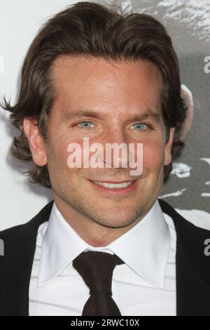 Bradley Cooper partecipa alla prima di Warner Bros. Foto 'American Sniper' al Jazz al Frederick P. Rose Hall del Lincoln Center a New York il 15 dicembre 2014. Photo Credit: Henry McGee/MediaPunch Foto Stock