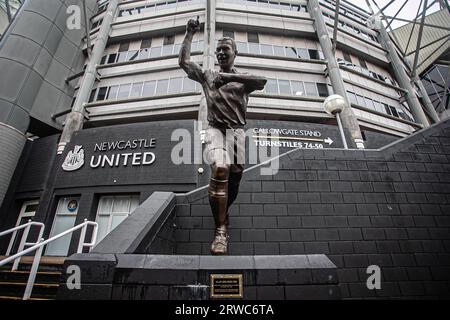 Newcastle upon Tyne, Regno Unito. 16 settembre 2023. St James Park NEWCASTLE UPON TYNE, INGHILTERRA - 16 SETTEMBRE: Statua dell'ex attaccante del Newcastle United Alan Shearer prima della partita di Premier League tra Newcastle United e Brentford FC a St. James Park il 16 settembre 2023 a Newcastle upon Tyne, Inghilterra. (Foto di Danilo Fernandes/SPP) (Danilo Fernandes/SPP) credito: SPP Sport Press Photo. /Alamy Live News Foto Stock