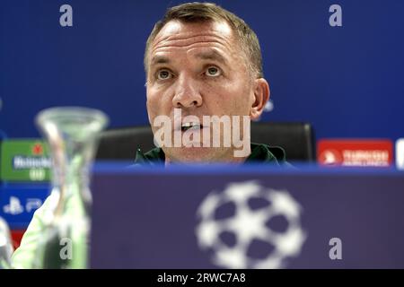 ROTTERDAM - l'allenatore Brendan Rodgers della Scottish Celtic FC guarda avanti alla prima partita nella fase a gironi della Champions League contro il Feyenoord durante una conferenza stampa a De Kuip. ANP OLAF KRAAK Foto Stock