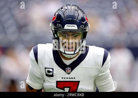 Houston, Texas, Stati Uniti. 17 settembre 2023. Il quarterback degli Houston Texans C.J. Stroud (7) prima della partita tra gli Houston Texans e gli Indianapolis Colts all'NRG Stadium di Houston, Texas, il 17 settembre 2023. (Immagine di credito: © Erik Williams/ZUMA Press Wire) SOLO USO EDITORIALE! Non per USO commerciale! Foto Stock