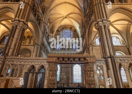 Canterbury, Regno Unito - 20 maggio 2023: Interno della cattedrale di Canterbury a Canterbury, Kent. Una delle più antiche e famose chiese cristiane del Regno Unito. E' Arcivescovo Foto Stock