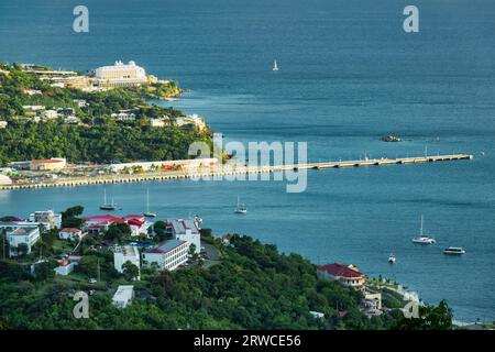 Paesaggio urbano di Charlotte Amalie, la capitale delle Isole Vergini americane, situata sull'isola di St Thomas. Foto Stock