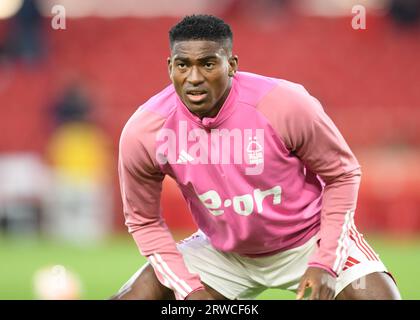 Nottingham, Regno Unito. 18 settembre 2023. 09 Taiwo Awoniyi (Nottingham Forrest) durante la partita di Premier League tra Nottingham Forest e Burnley al City Ground, Nottingham, Inghilterra il 18 settembre 2023. Foto di Mark Dunn. Solo per uso editoriale, licenza necessaria per uso commerciale. Nessun utilizzo in scommesse, giochi o pubblicazioni di un singolo club/campionato/giocatore. Credito: UK Sports Pics Ltd/Alamy Live News Foto Stock