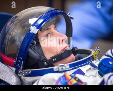 Baikonur, Kazakistan. 15 settembre 2023. L'astronauta della NASA Loral o'Hara durante il controllo della pressione della tuta spaziale Sokol prima del lancio a bordo della navicella spaziale russa Soyuz MS-24 presso il cosmodromo di Baikonur, il 15 settembre 2023 a Baikonur, Kazakistan. I membri dell'equipaggio della spedizione 70 Loral o'Hara, i cosmonauti Oleg Kononenko e Nikolai Chub di Roscosmos partono per la stazione spaziale Internazionale. Credito: Andrey Shelepin/NASA/Alamy Live News Foto Stock