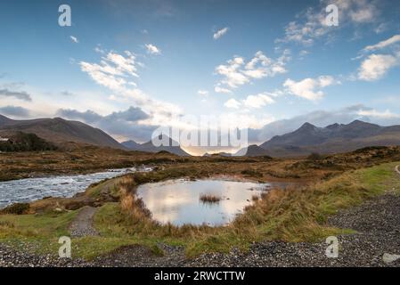 Visitare l'isola di Skye in Scozia all'inizio di dicembre godendo questo posto al massimo Foto Stock