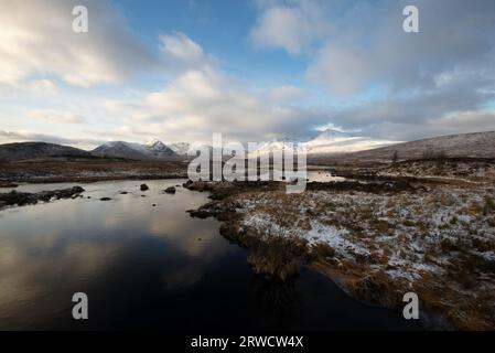 Visitare l'isola di Skye in Scozia all'inizio di dicembre godendo questo posto al massimo Foto Stock