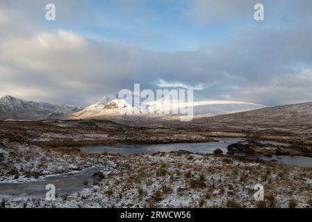 Visitare l'isola di Skye in Scozia all'inizio di dicembre godendo questo posto al massimo Foto Stock