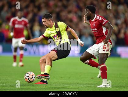 Nottingham, Regno Unito. 18 settembre 2023. *** Durante la partita di Premier League tra Nottingham Forest e Burnley al City Ground, Nottingham, Inghilterra, il 18 settembre 2023. Foto di Mark Dunn. Solo per uso editoriale, licenza necessaria per uso commerciale. Nessun utilizzo in scommesse, giochi o pubblicazioni di un singolo club/campionato/giocatore. Credito: UK Sports Pics Ltd/Alamy Live News Foto Stock