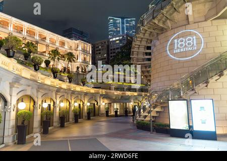 1881 Heritage Luxury shopping plaza di notte a Tsim Sha Tsui. Hong Kong, 31 agosto 2023 Foto Stock