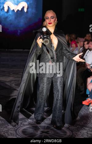 Elton Ilirjani cammina al Malan Breton London Fashion Week SS24 Runway Show a Londra, in inglese, il 15 settembre 2023 (foto di David Warren/Sipa? USA) credito: SIPA USA/Alamy Live News Foto Stock