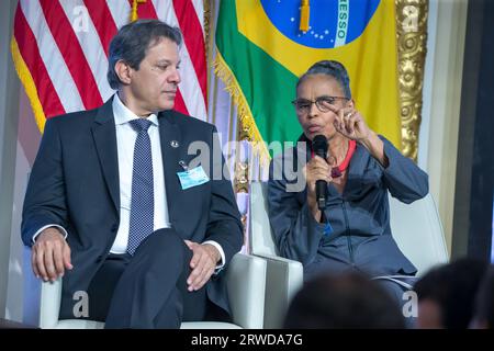 I ministri brasiliani Fernando Haddad da Fazenda e Marina Silva durante la prima edizione del Brasile in focus: Più verde e impegnata a favore dello sviluppo sostenibile, che affronta esempi di politiche pubbliche, opportunità commerciali e di investimento in Brasile nella transizione ecologica ed energetica, nella decarbonizzazione e nelle infrastrutture finalizzate alla crescita sostenibile. Promosso dalla Confederazione Nazionale dell'industria (CNI) e dalla Federazione delle industrie dello Stato di São Paolo (FIESP) alla Borsa di New York negli Stati Uniti questo lunedì 18 settembre 2023. Foto Stock