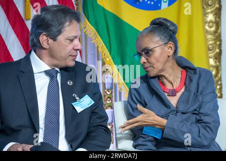 I ministri brasiliani Fernando Haddad da Fazenda e Marina Silva durante la prima edizione del Brasile in focus: Più verde e impegnata a favore dello sviluppo sostenibile, che affronta esempi di politiche pubbliche, opportunità commerciali e di investimento in Brasile nella transizione ecologica ed energetica, nella decarbonizzazione e nelle infrastrutture finalizzate alla crescita sostenibile. Promosso dalla Confederazione Nazionale dell'industria (CNI) e dalla Federazione delle industrie dello Stato di São Paolo (FIESP) alla Borsa di New York negli Stati Uniti questo lunedì 18 settembre 2023. Foto Stock