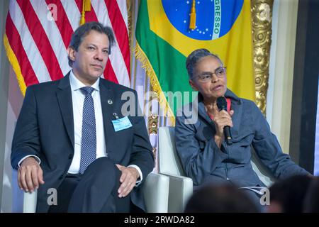 I ministri brasiliani Fernando Haddad da Fazenda e Marina Silva durante la prima edizione del Brasile in focus: Più verde e impegnata a favore dello sviluppo sostenibile, che affronta esempi di politiche pubbliche, opportunità commerciali e di investimento in Brasile nella transizione ecologica ed energetica, nella decarbonizzazione e nelle infrastrutture finalizzate alla crescita sostenibile. Promosso dalla Confederazione Nazionale dell'industria (CNI) e dalla Federazione delle industrie dello Stato di São Paolo (FIESP) alla Borsa di New York negli Stati Uniti questo lunedì 18 settembre 2023. Foto Stock