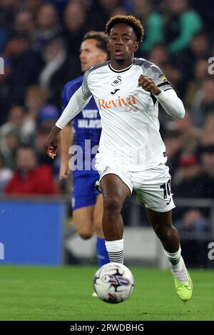 Cardiff, Regno Unito. 16 settembre 2023. Jamal Lowe di Swansea City in azione. Partita di campionato EFL Skybet, Cardiff City contro Swansea City al Cardiff City Stadium di Cardiff, Galles, sabato 16 settembre 2023. Questa immagine può essere utilizzata solo per scopi editoriali. Solo per uso editoriale, foto di Andrew Orchard/Andrew Orchard fotografia sportiva/Alamy Live news credito: Andrew Orchard fotografia sportiva/Alamy Live News Foto Stock