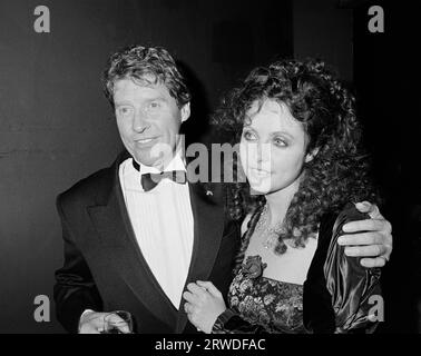 LONDRA, REGNO UNITO. 9 ottobre 1986: Michael Crawford e Sarah Brightman alla festa di apertura di "The Phanthom of the Opera" a Londra. Foto del file © Paul Smith/Featureflash Foto Stock