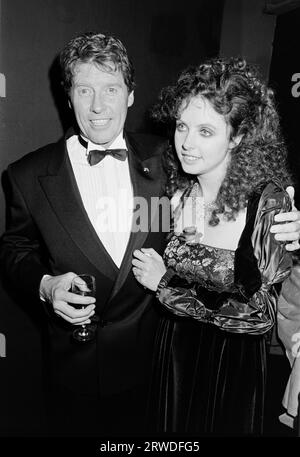 LONDRA, REGNO UNITO. 9 ottobre 1986: Michael Crawford e Sarah Brightman alla festa di apertura di "The Phanthom of the Opera" a Londra. Foto del file © Paul Smith/Featureflash Foto Stock