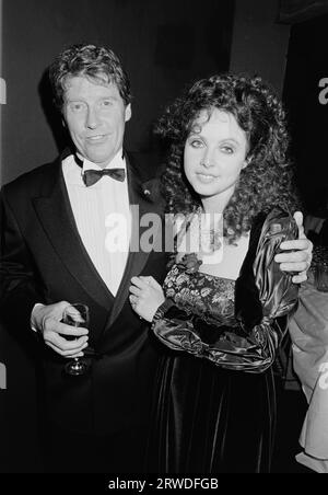 LONDRA, REGNO UNITO. 9 ottobre 1986: Michael Crawford e Sarah Brightman alla festa di apertura di "The Phanthom of the Opera" a Londra. Foto del file © Paul Smith/Featureflash Foto Stock